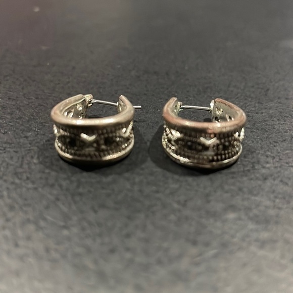 Silver hoops earrings - Picture 1 of 3